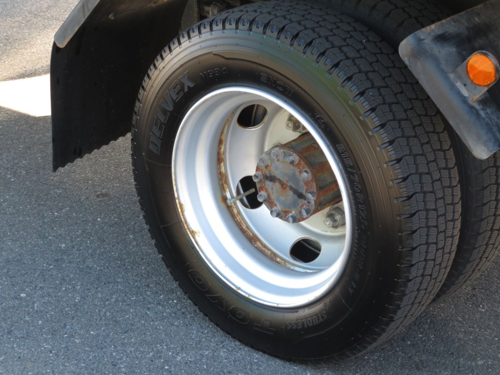 運転席側リアホイールにサビがあります。|日野 デュトロ 2RG-XZU722M(2WD)の写真38