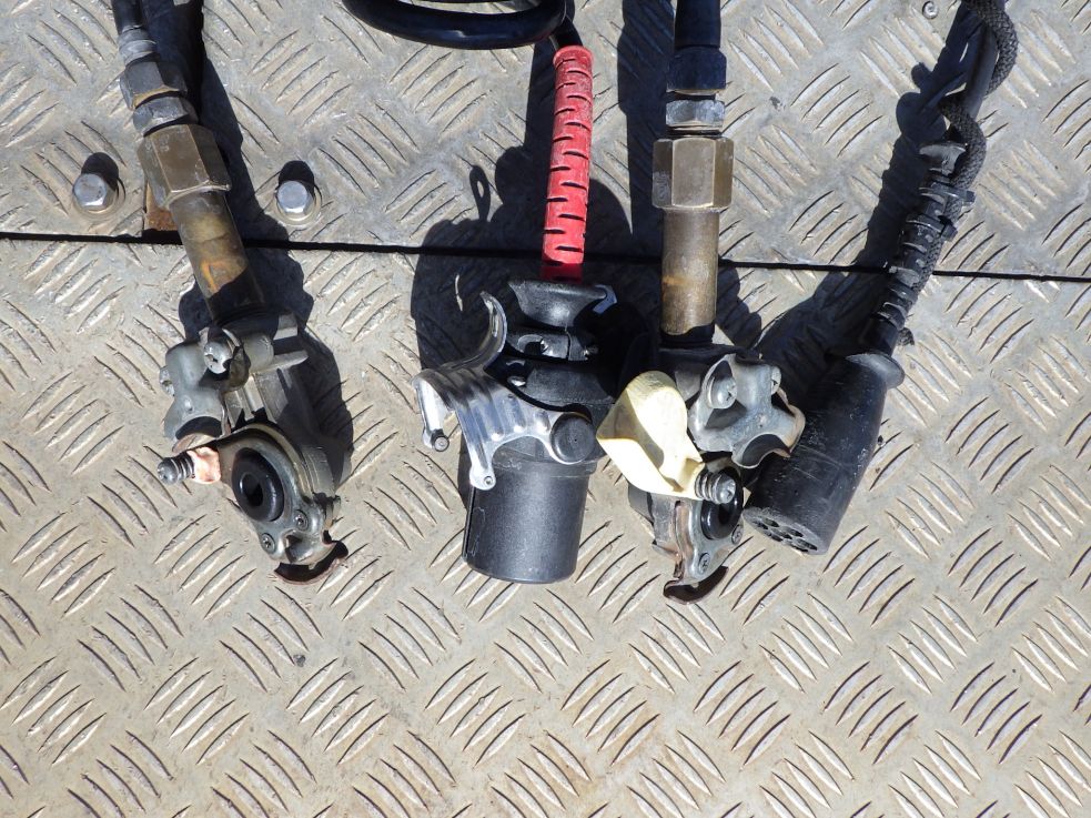 接続コネクターの状態です。|三菱 スーパーグレート QPG-FP64VDRの写真10