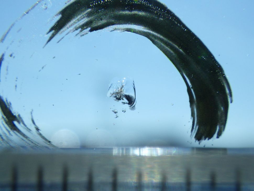 フロントガラスに飛び石キズがあります。|三菱 スーパーグレート QPG-FP64VDRの写真13