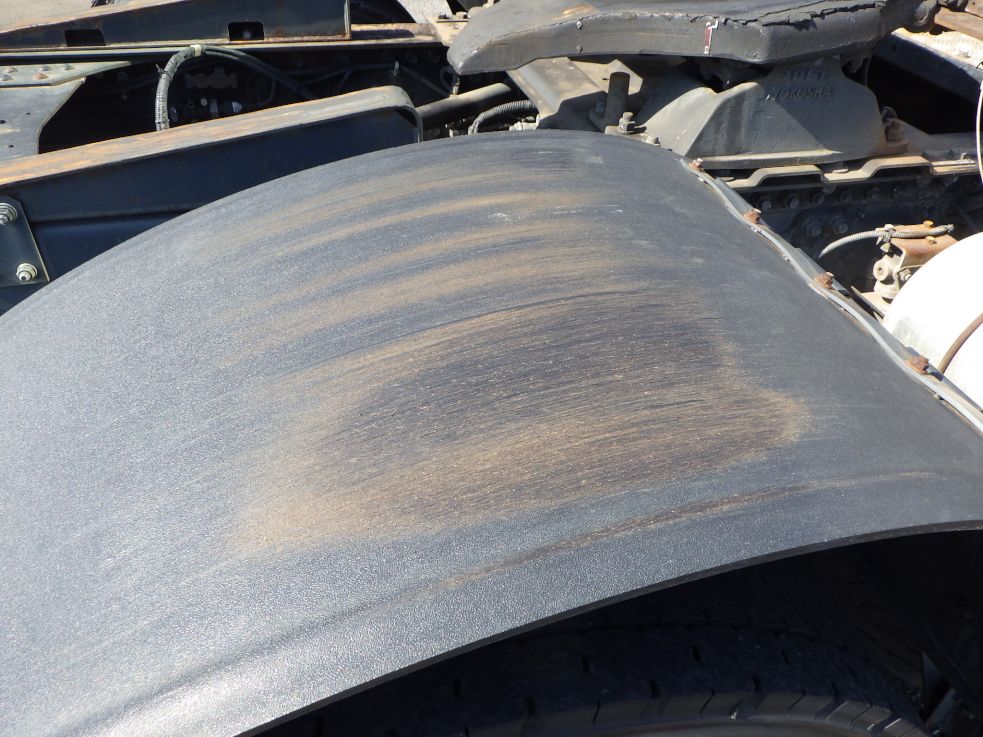 助手席側リヤフェンダーにスレがあります。（助手席側にもあります）|三菱 スーパーグレート QPG-FP64VDRの写真26