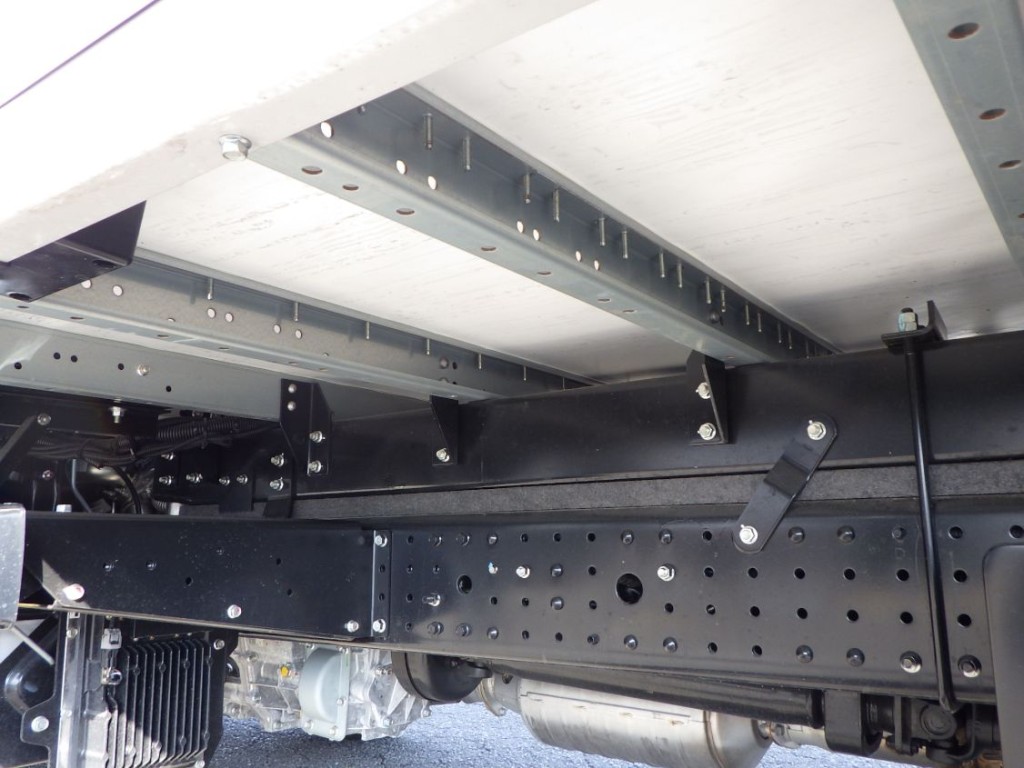 シャシとネタの状態です。ネタは鉄製です|三菱 キャンター 2PG-FEB80(2WD)の写真7