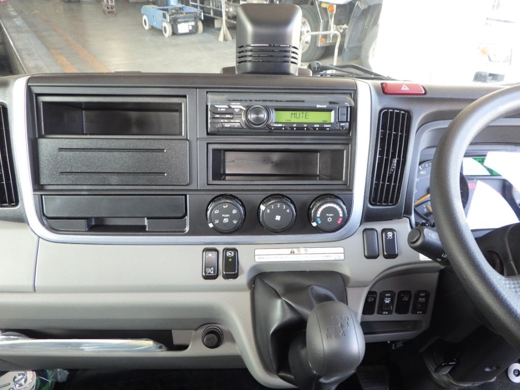 パネル周りの状態です。|三菱 キャンター 2PG-FEB80(2WD)の写真19