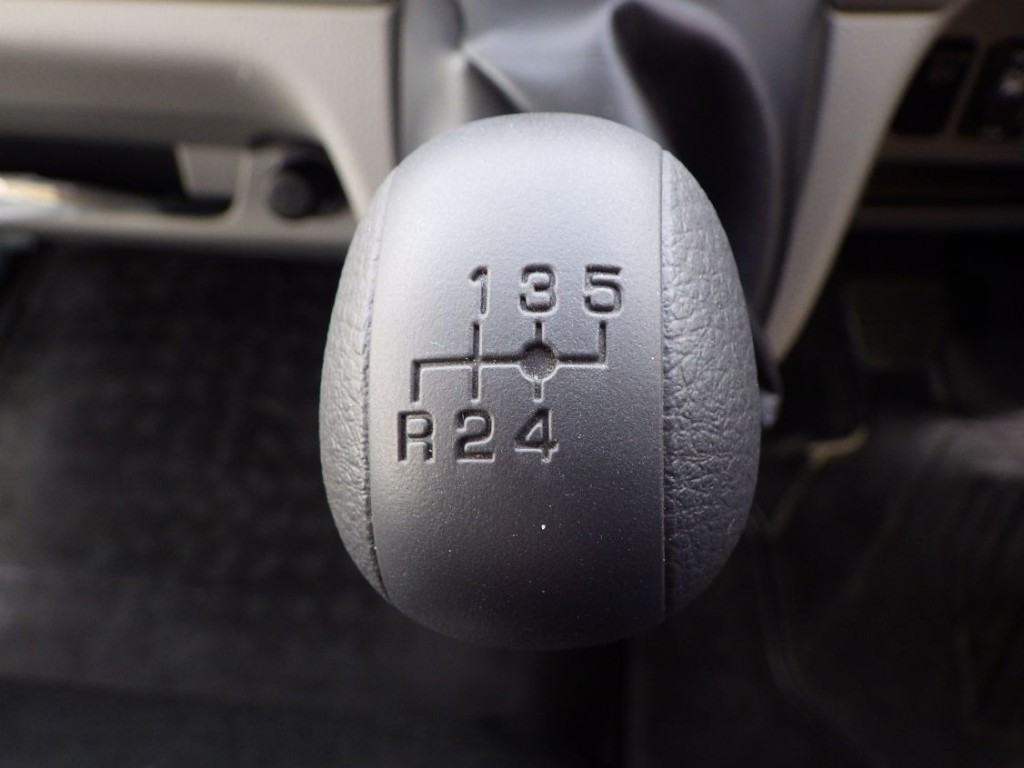 5速マニュアルです。|三菱 キャンター 2PG-FEB80(2WD)の写真25