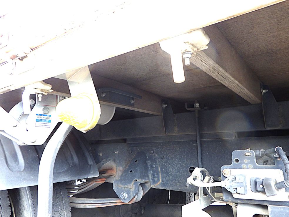 シャーシとネタの状態です。（縦は鉄・横ネタは木製です）|日野 レンジャー 2KG-FD2ABA(2WD)の写真7