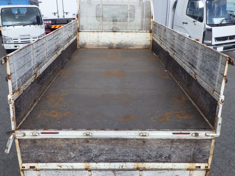 床の状態です。（鉄板張りです）|日野 レンジャー 2KG-FD2ABA(2WD)の写真10