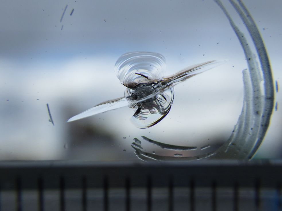 フロントガラスに飛び石キズがあります。|日野 レンジャー 2KG-FD2ABA(2WD)の写真12