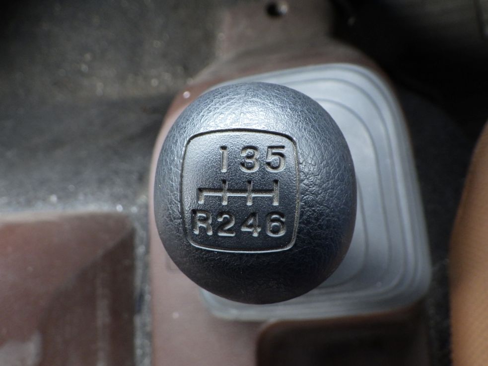 MT６速です。|日野 レンジャー 2KG-FD2ABA(2WD)の写真14