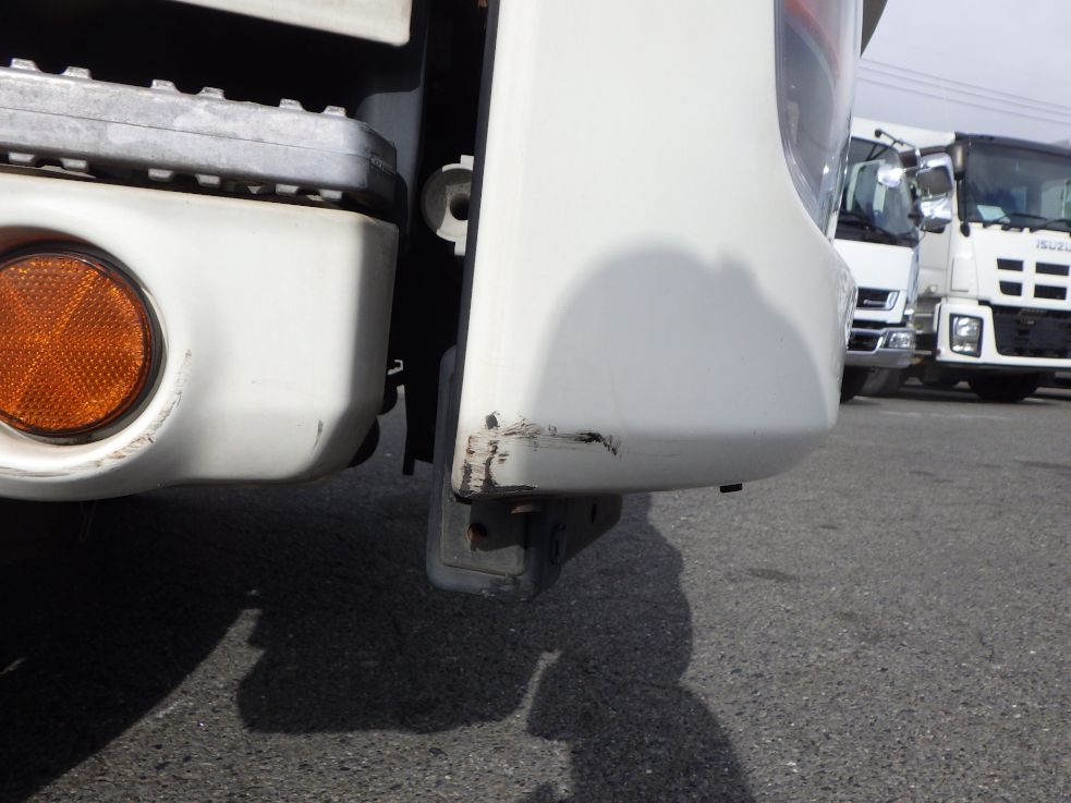 フロントバンパーの運転席側にキズがあります。|日野 レンジャー 2KG-FD2ABA(2WD)の写真22