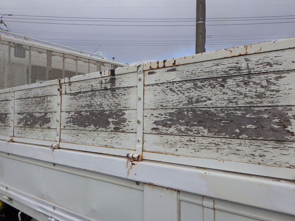 助手席側アームにキズ・サビがあります。（運転席側にもあります）|日野 レンジャー 2KG-FD2ABA(2WD)の写真26