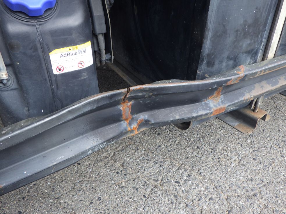 助手席側サイドバンパーにキズ・サビ・曲がり・割れがあります。|日野 レンジャー 2KG-FD2ABA(2WD)の写真33