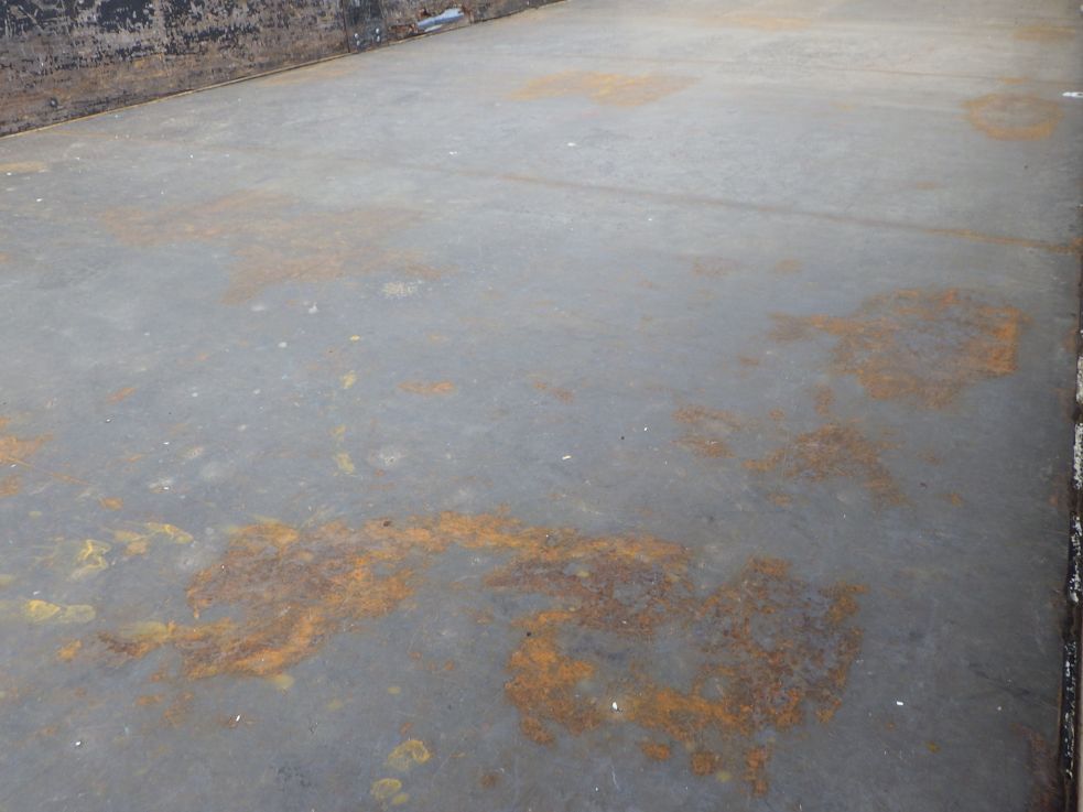 床鉄板にキズ・サビ・ヘコミがあります。|日野 レンジャー 2KG-FD2ABA(2WD)の写真39