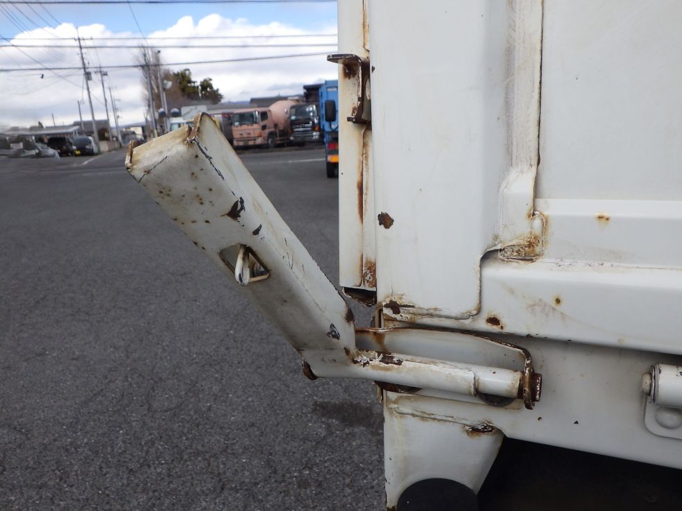 左右のリヤロック部にキズ・サビ・曲がりがあります。|日野 レンジャー 2KG-FD2ABA(2WD)の写真41