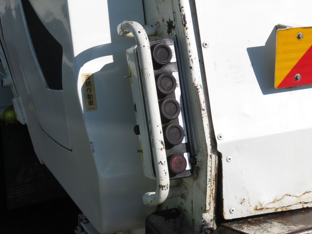 上物の操作スイッチです。|日野 レンジャー TKG-GC7JEAAの写真15