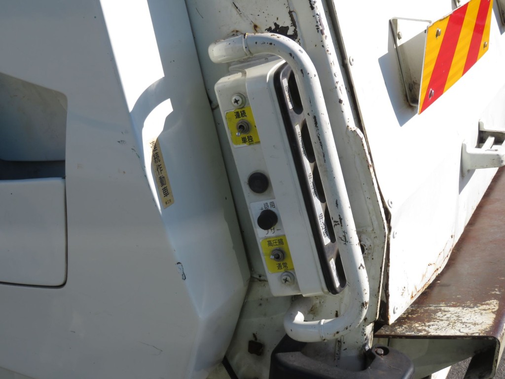 連続⇔単独切り替えスイッチ付きです。|日野 レンジャー TKG-GC7JEAAの写真16