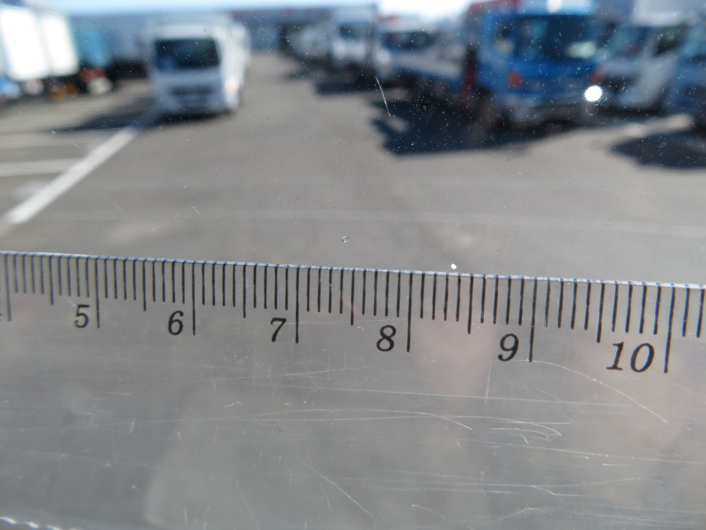 フロントガラス運転席側に小キズがあります。|日野 レンジャー TKG-GC7JEAAの写真19