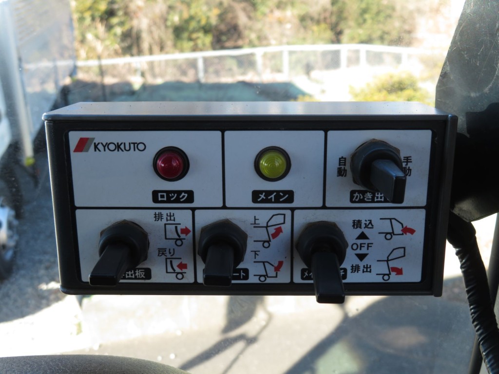 上物の操作スイッチです。|日野 レンジャー TKG-GC7JEAAの写真21