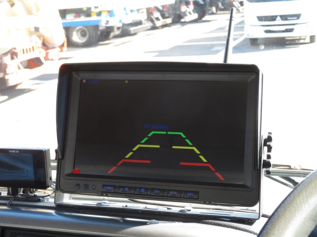 ダッシュボード上にモニターが付いています。（映像は映りません）|日野 レンジャー TKG-GC7JEAAの写真23