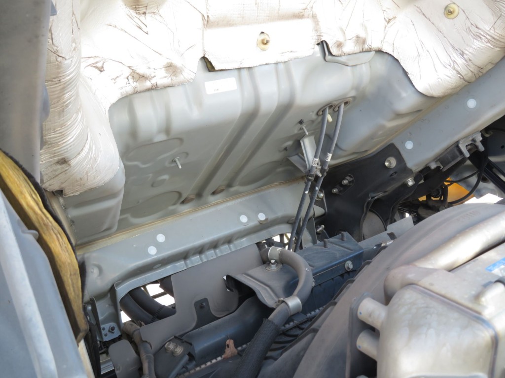 キャブ下面の状態です。|日野 レンジャー TKG-GC7JEAAの写真30