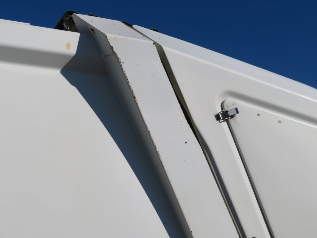 ボディー側面後方に細かいキズ・サビがあります。|日野 レンジャー TKG-GC7JEAAの写真31