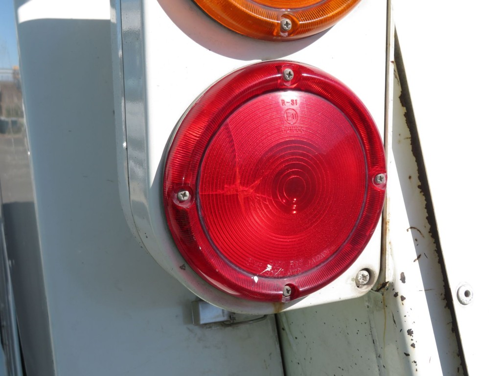 助手席側テールランプのレンズにヒビが入っています。|日野 レンジャー TKG-GC7JEAAの写真33