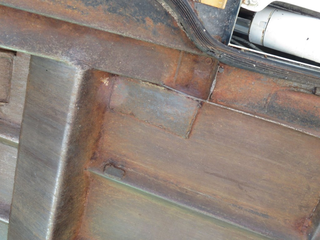 掻き込み板裏面にパッチ当て補修箇所があります。|日野 レンジャー TKG-GC7JEAAの写真38