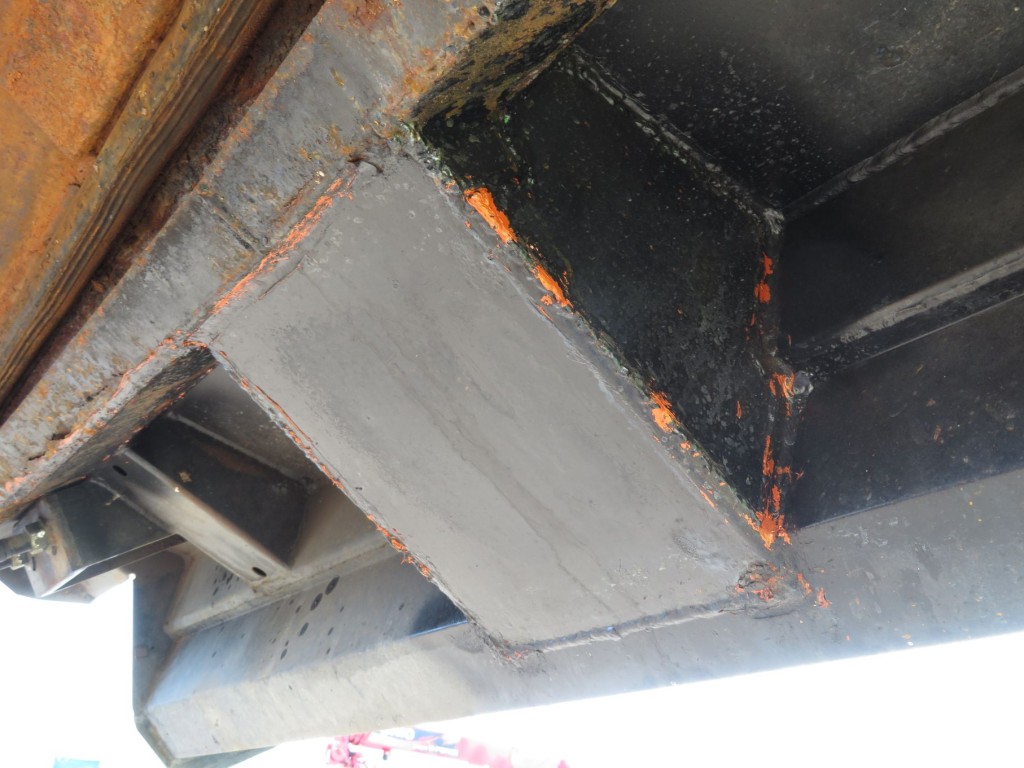 汚水タンクへ繋がる水路部分が補修されています。|日野 レンジャー TKG-GC7JEAAの写真41