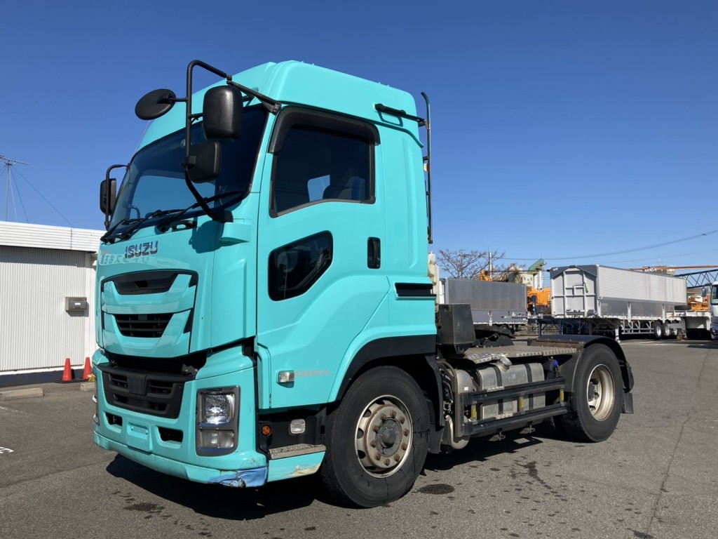 現行型ハイルーフの高馬力トラクタです。|いすゞ ギガ QKG-EXD52BDの写真1