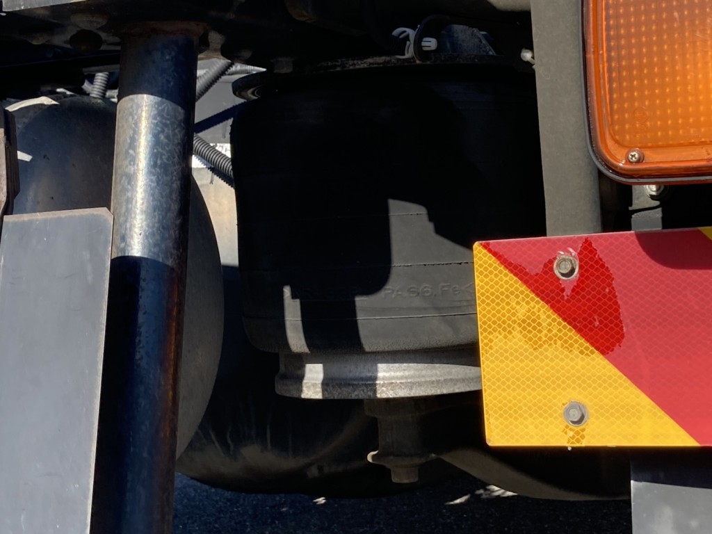 エアサスの状態です。|いすゞ ギガ QKG-EXD52BDの写真5