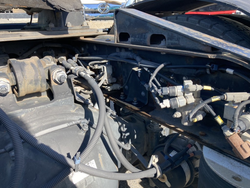 シャーシの内側です。|いすゞ ギガ QKG-EXD52BDの写真17