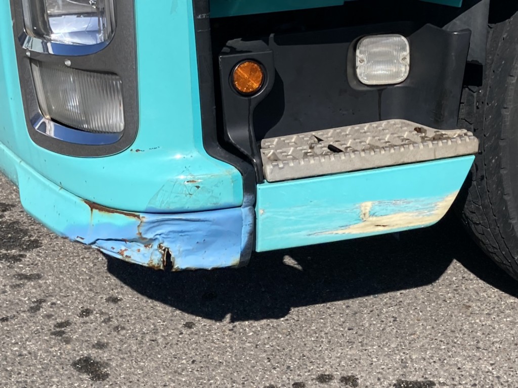 凹み、割れが有ります。|いすゞ ギガ QKG-EXD52BDの写真39