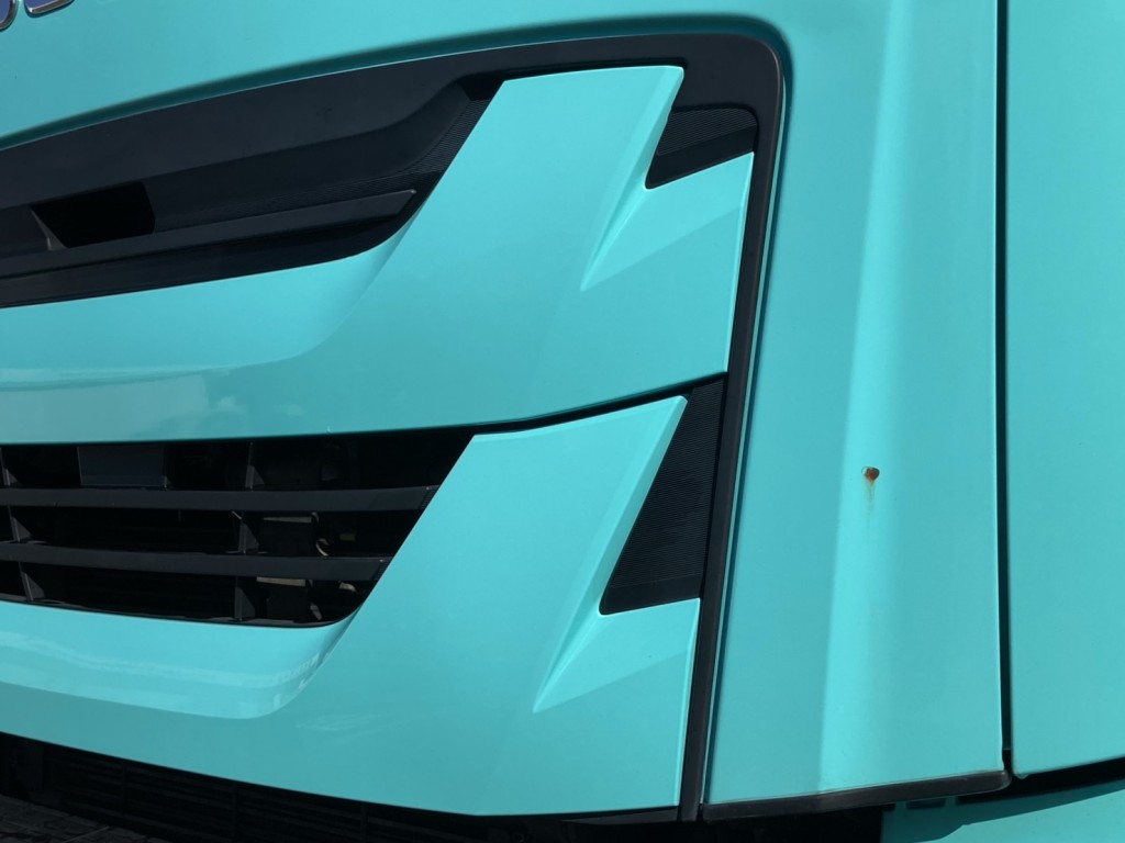 Fパネルに小キズが有ります。|いすゞ ギガ QKG-EXD52BDの写真40