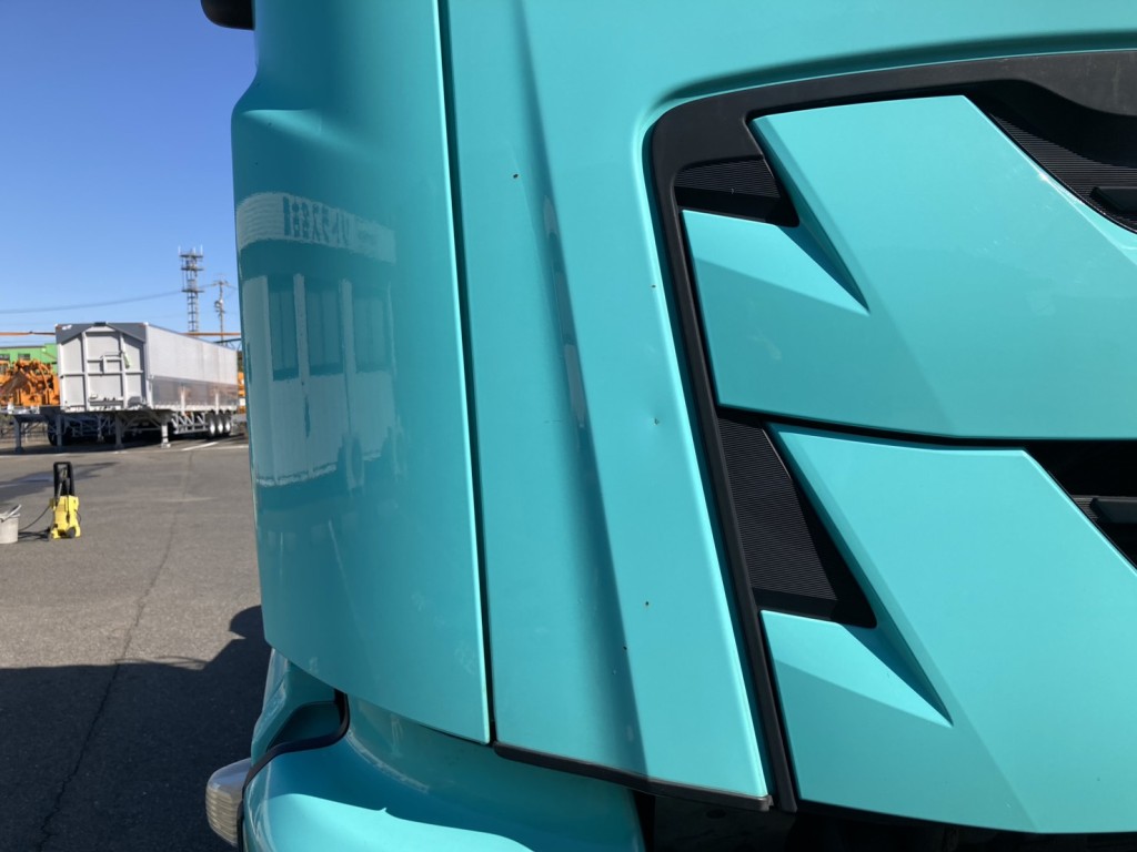 Fパネルに小キズが有ります。|いすゞ ギガ QKG-EXD52BDの写真41