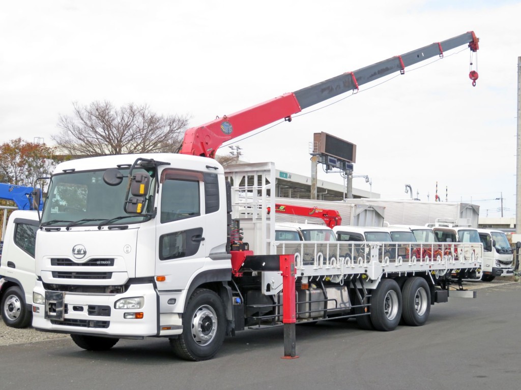 UDトラックス クオン QKG-CD5ZAの写真1