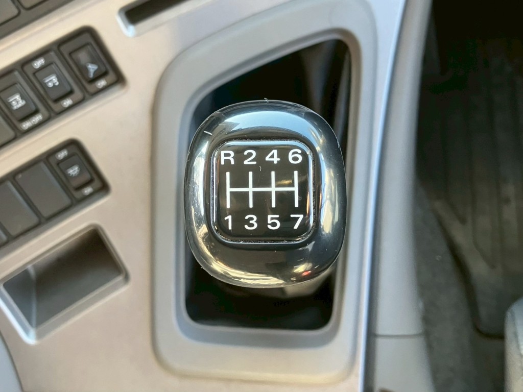 UDトラックス クオン QKG-CD5ZAの写真7