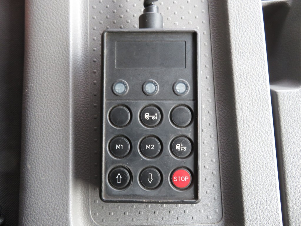 エアサスのコントローラーです。|UDトラックス クオン QKG-CD5ZAの写真20