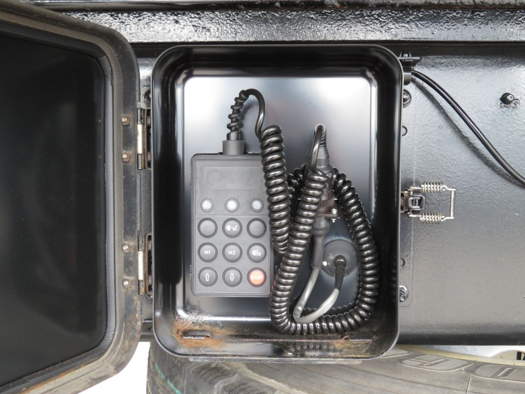 シャーシ後方にエアサスのコントローラーが付いています。|UDトラックス クオン QKG-CD5ZAの写真21