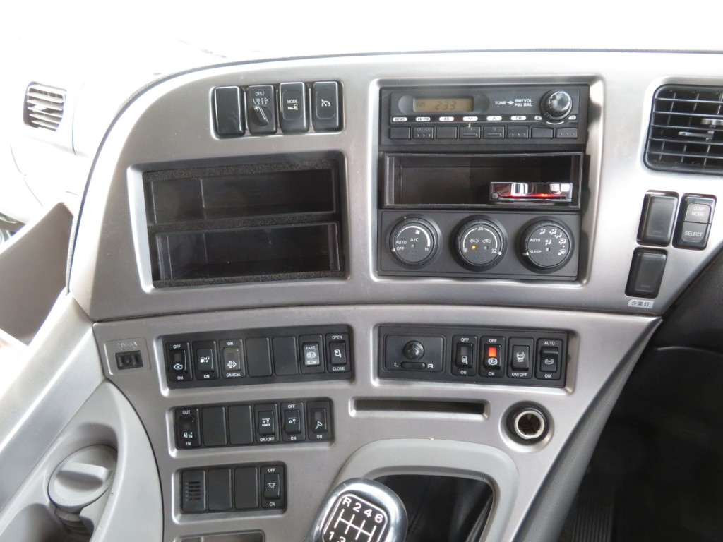 インパネ周りの状態です。|UDトラックス クオン QKG-CD5ZAの写真28