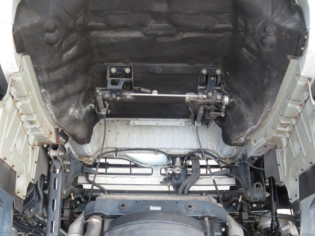 キャブ下面の状態です。|UDトラックス クオン QKG-CD5ZAの写真34