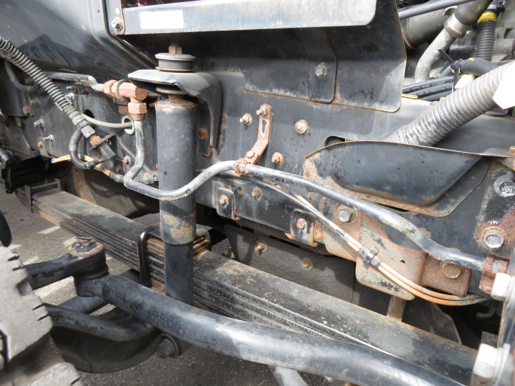 キャブ下付近のシャーシの状態です。|UDトラックス クオン QKG-CD5ZAの写真35