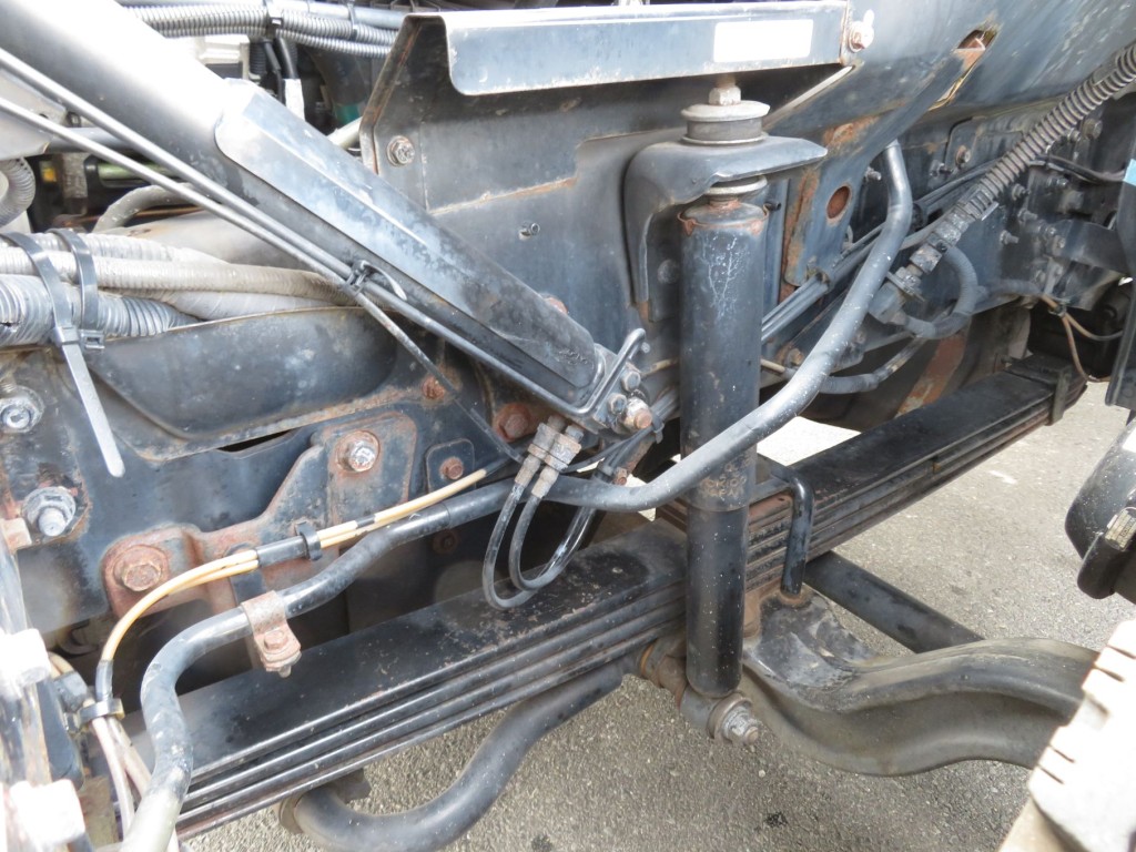 キャブ下付近のシャーシの状態です。|UDトラックス クオン QKG-CD5ZAの写真36