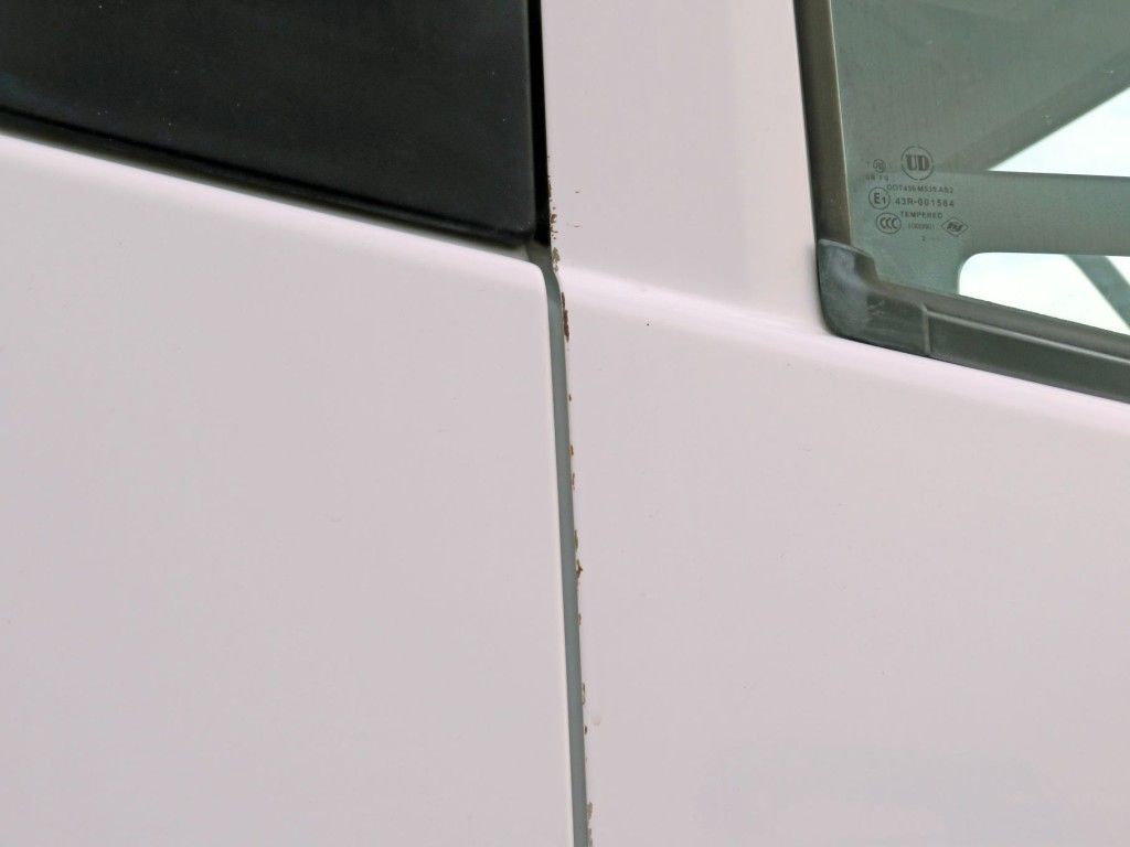 運転席ドア後端にキズがあります。|UDトラックス クオン QKG-CD5ZAの写真45