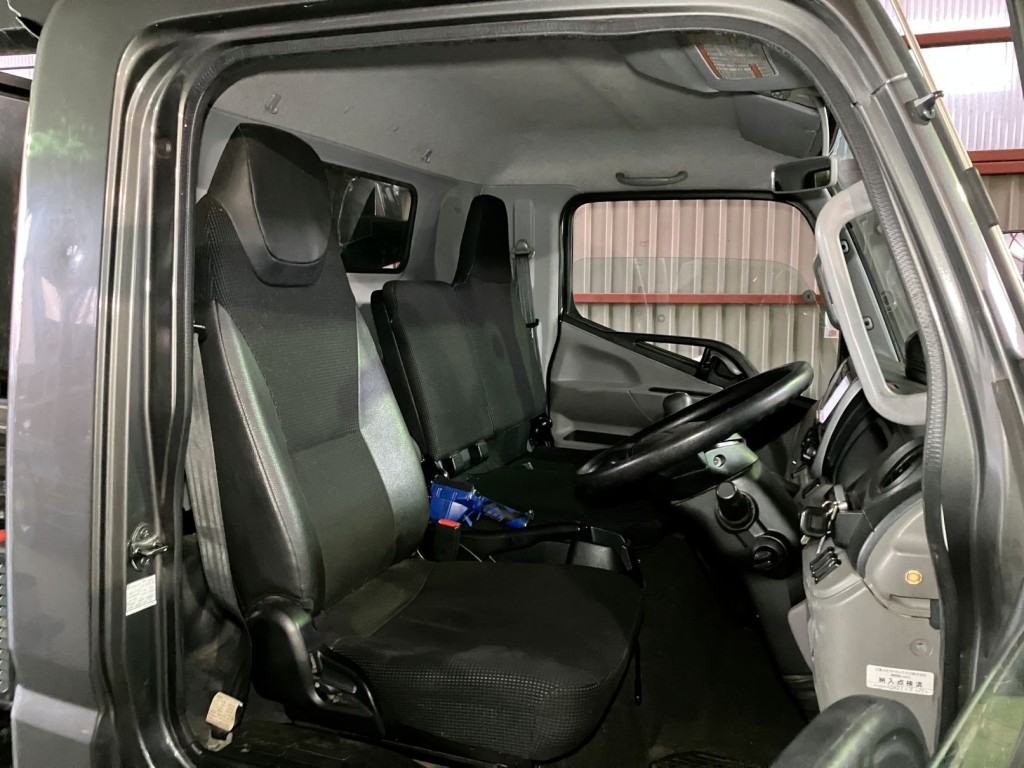 三菱 キャンター 2PG-FEB90(2WD)の写真5