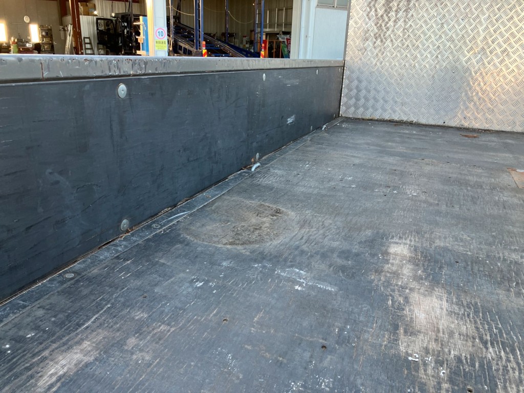 三菱 キャンター 2PG-FEB90(2WD)の写真10