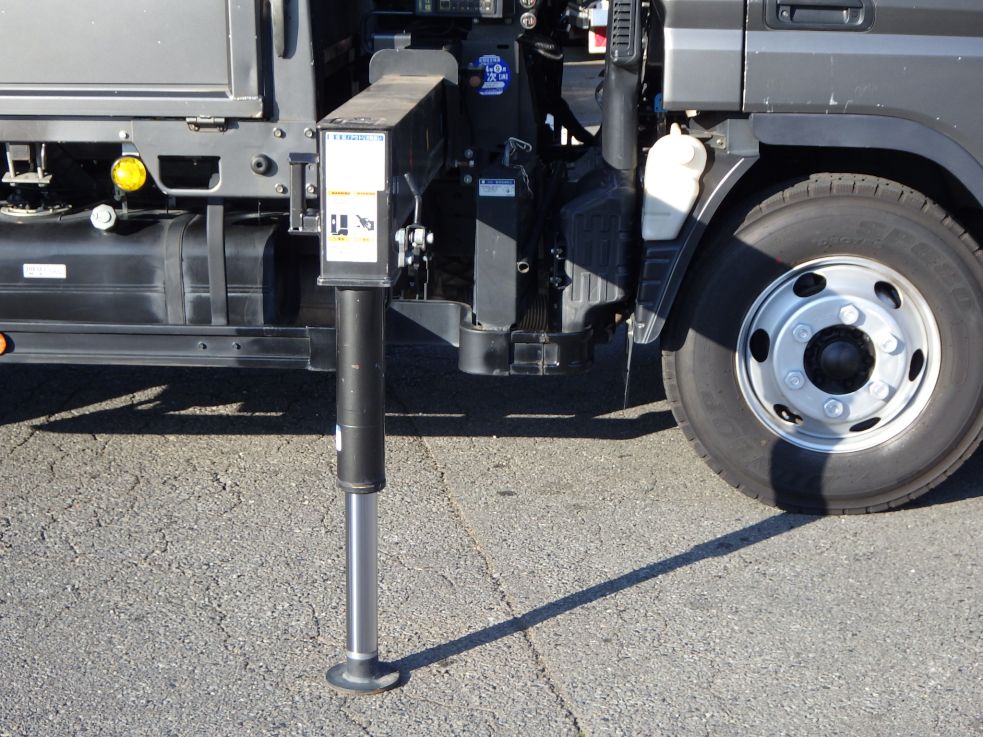 アウトリガーは差し違い式です。|三菱 キャンター 2PG-FEB90(2WD)の写真12