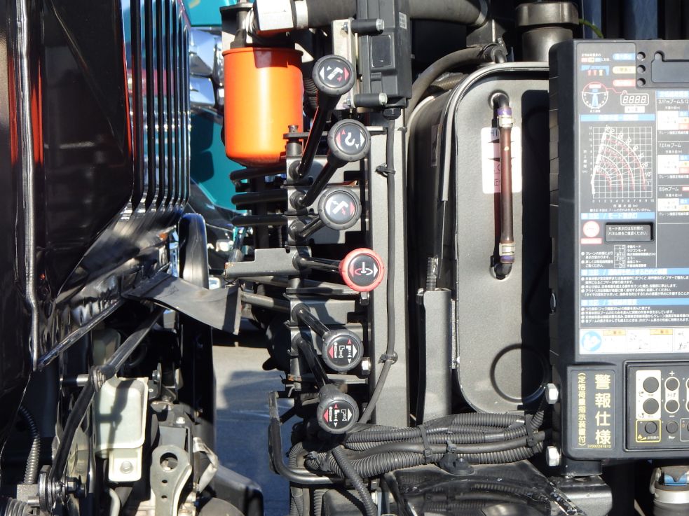 クレーンの操作レバーです。|三菱 キャンター 2PG-FEB90(2WD)の写真13