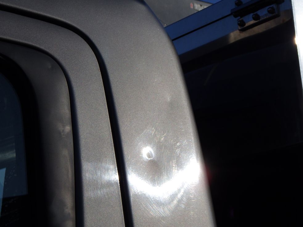 助手席側クォーターパネルにヘコミがあります。（運転席側にもあります）|三菱 キャンター 2PG-FEB90(2WD)の写真25