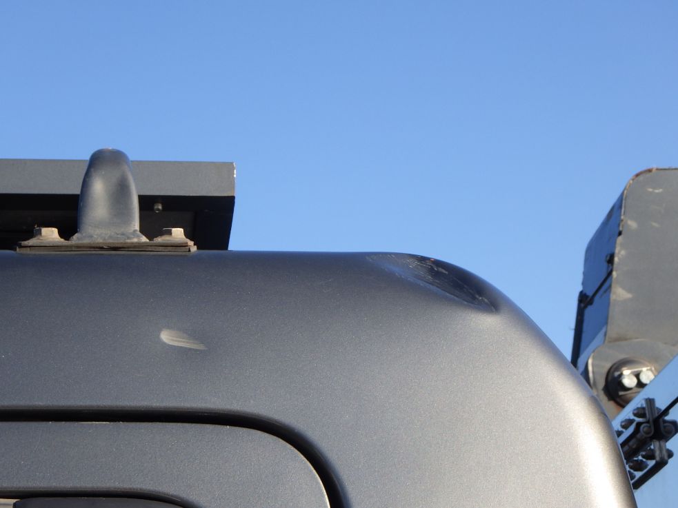 ルーフにキズ・ヘコミがあります。|三菱 キャンター 2PG-FEB90(2WD)の写真30