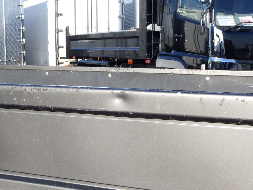 左右のアオリにキズ・ヘコミがあります。|三菱 キャンター 2PG-FEB90(2WD)の写真31