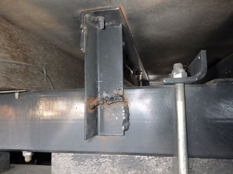 助手席側ネタに溶接跡があります。|三菱 キャンター 2PG-FEB90(2WD)の写真39