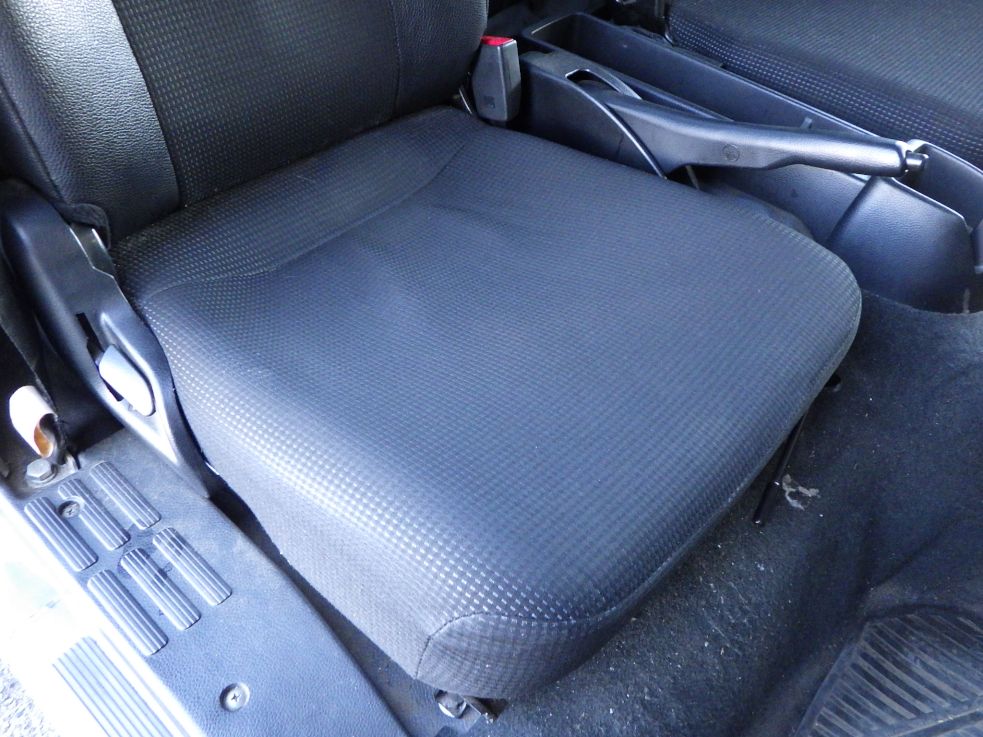 運転席座面にヘタリがあります。|三菱 キャンター 2PG-FEB90(2WD)の写真44